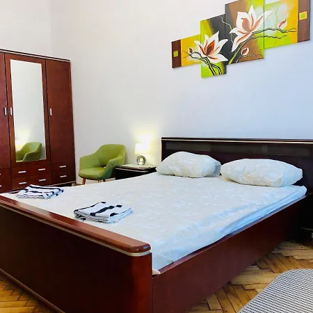 400m To Main Square Apartment *