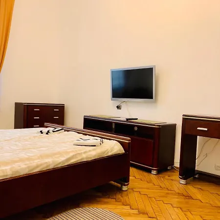 Apartment 400m To Main Square